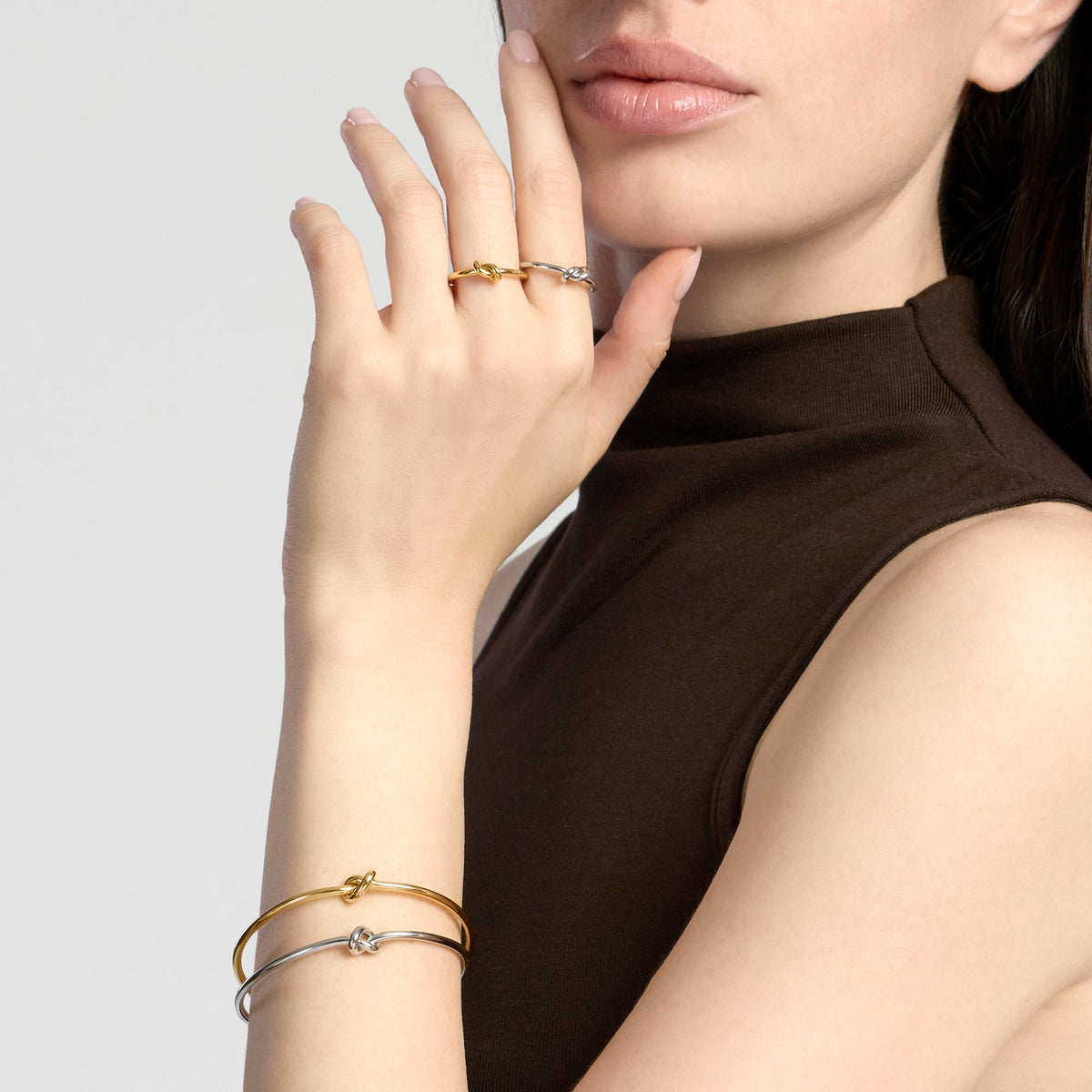 Bracciale Bangle Aperto Kidult Style Nodo in Acciaio Dorato - vista 3