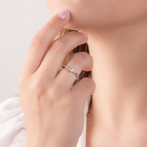 Anello Mirco Visconti Oro 18kt e Diamanti 0,17ct indossato