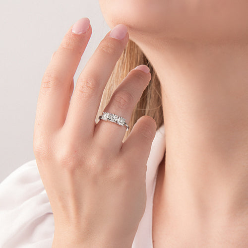 Anello Mirco Visconti Oro 18kt e Diamanti 0,35 ct indossato