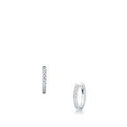 Orecchini Mirco Visconti a cerchio ovale piccolo in oro bianco 18 kt con una fila di diamanti da 0,15 ct, visti di fronte e di lato