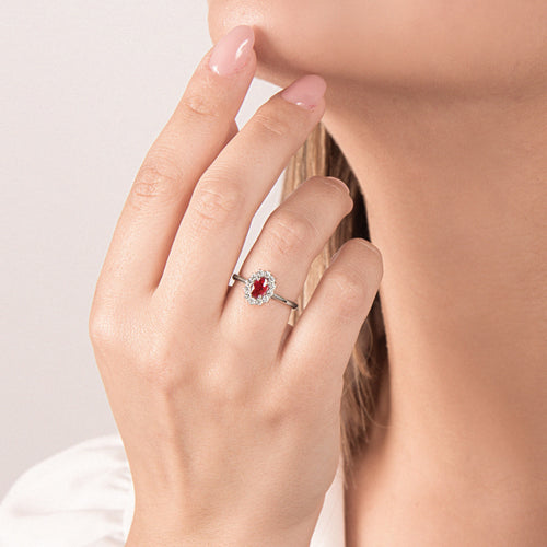 Anello Mirco Visconti Oro Bianco 18kt Rubino Ovale e Diamanti indossato