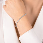 Bracciale tennis Mirco Visconti in oro bianco con diamanti 2,12 ct indossato al polso, manica chiara