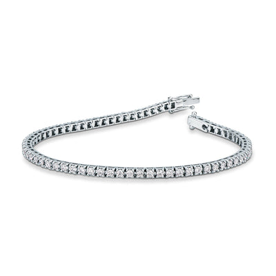 Bracciale tennis Mirco Visconti in oro bianco 18kt con diamanti 2,12 ct a griffe quadra, chiusura a scatola aperta, su fondo bianco