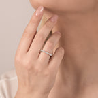 Anello riviera Mirco Visconti in oro bianco con diamanti 0,32 ct indossato