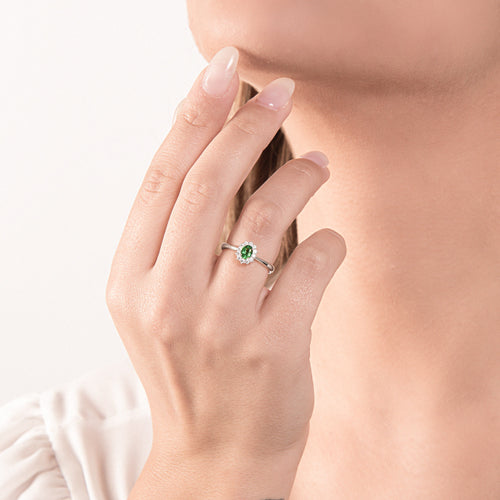Anello Mirco Visconti Oro Bianco 18kt Smeraldo e Diamanti indossato