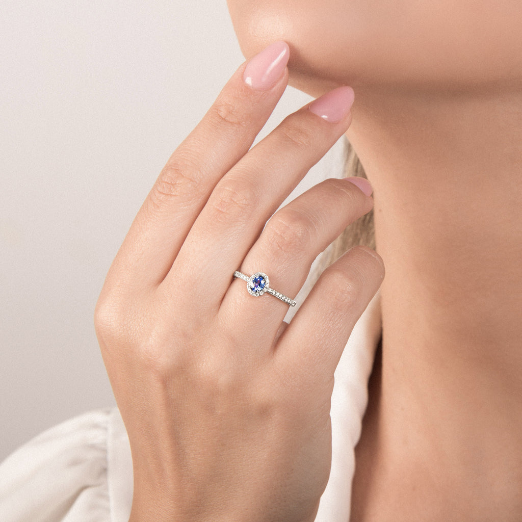 Anello Mirco Visconti Zaffiro e Diamanti indossato