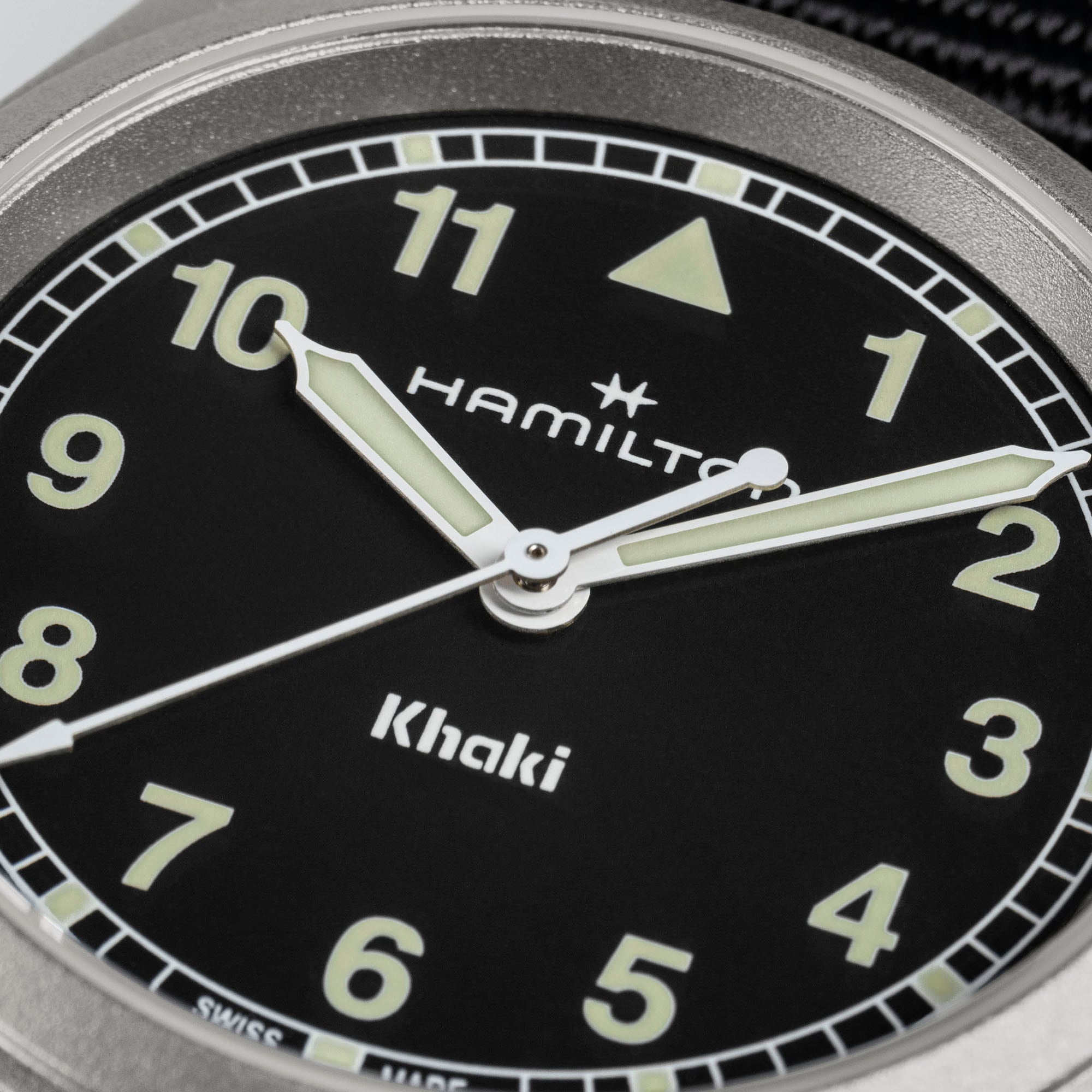 Orologio Hamilton Khaki Field Quartz 33mm Cinturino Nato - dettaglio quadrante