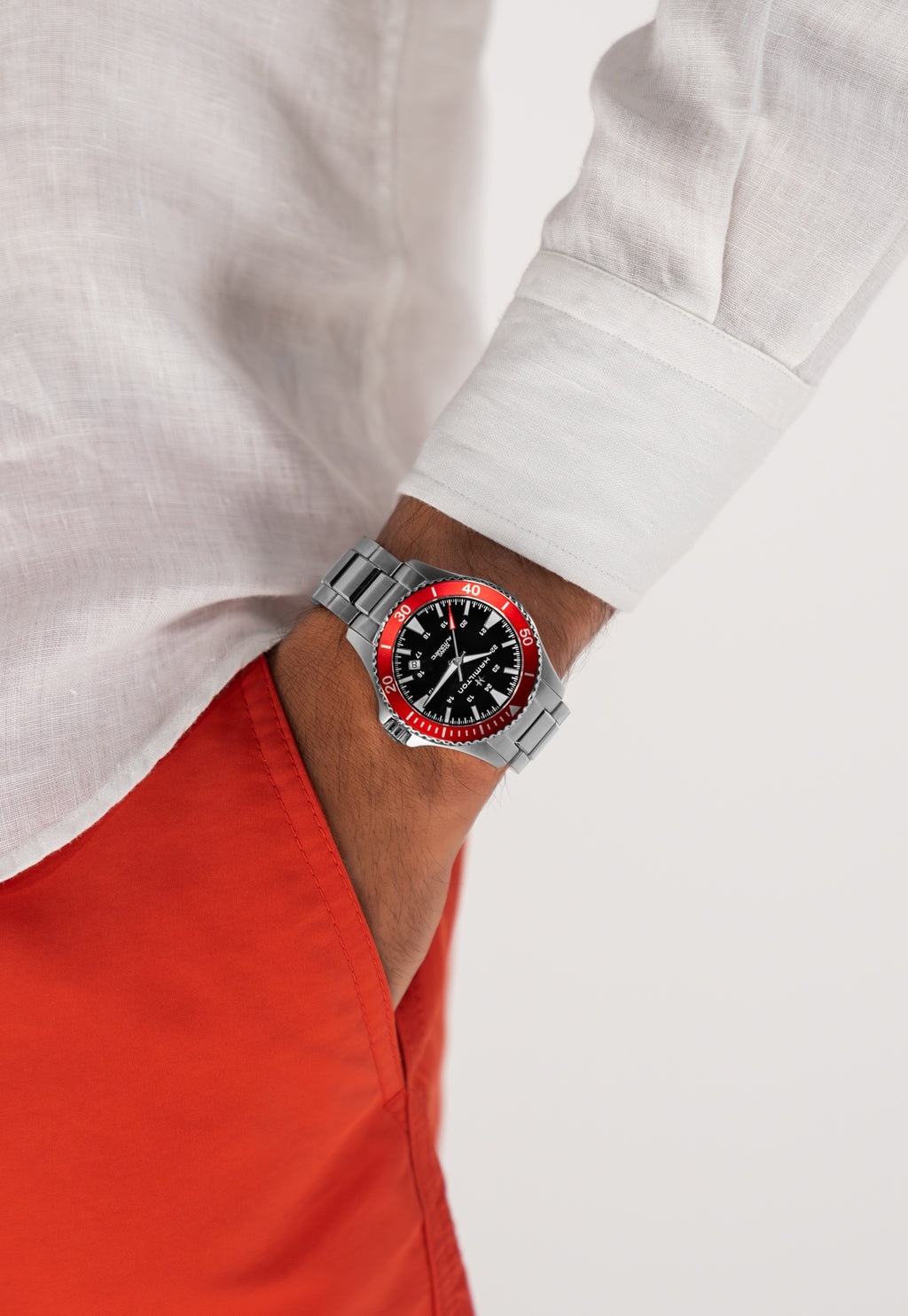 Orologio Hamilton Khaki Navy Scuba Automatico H-10 Nero - al polso